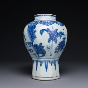 A Chinese blue and white octagonal 'Zhi Ri Gao Sheng 指日高昇' vase, Transitional period — photo 5