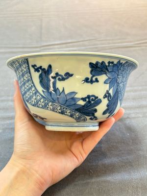 A Chinese blue and white 'Ode to the Red Cliff' bowl and a bowl with floral design, Yongle and Chenghua mark, Transitional period — 照片 2