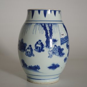 A Chinese blue and white olive-shaped vase with figures, Chongzhen, Transitional period — photo 7