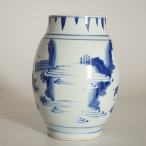 A Chinese blue and white olive-shaped vase with figures, Chongzhen, Transitional period — photo 10