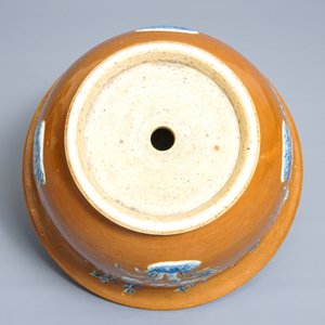 A Chinese blue and white on brown ground cachepot, 19th C. — photo 7