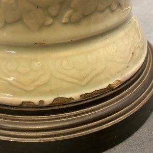 A Chinese blue and white on carved celadon-glazed ground vase, Kangxi — photo 11