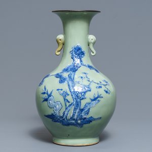 A Chinese blue and white on celadon ground bottle vase, 19th C. — photo 3