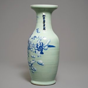 A Chinese blue and white on celadon ground vase, 19th C. — photo 4