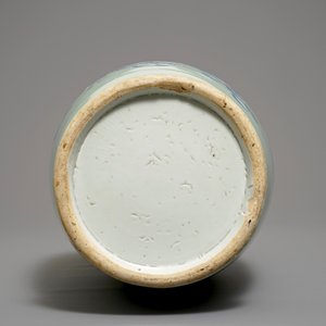 A Chinese blue and white on celadon ground vase, 19th C. — photo 5