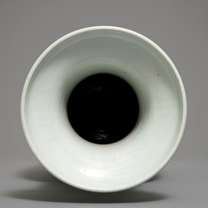 A Chinese blue and white on celadon ground vase, 19th C. — photo 6