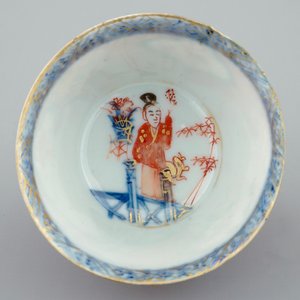 A Chinese blue and white on coral ground cup and saucer, Kangxi — photo 4