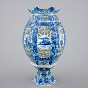 A Chinese blue and white open-worked or pierced porcelain lantern, 19/20th C. — photo 2