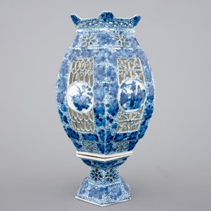 A Chinese blue and white open-worked or pierced porcelain lantern, 19/20th C. — photo 3