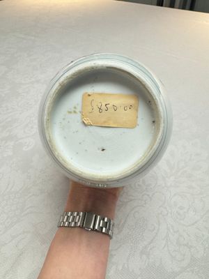 A Chinese blue and white ovoid 'Antiquities' jar with a wooden cover, Kangxi — photo 17