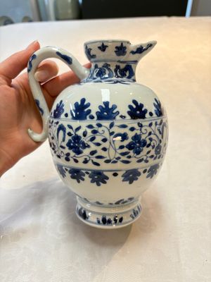 A Chinese blue and white ovoid jug after a Southern European example, Kangxi — photo 1