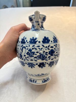 A Chinese blue and white ovoid jug after a Southern European example, Kangxi — photo 2