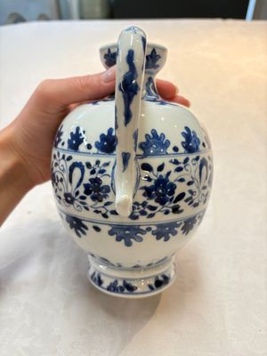 A Chinese blue and white ovoid jug after a Southern European example, Kangxi — photo 4