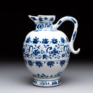 A Chinese blue and white ovoid jug after a Southern European example, Kangxi — photo 2