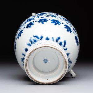 A Chinese blue and white ovoid jug after a Southern European example, Kangxi — photo 7