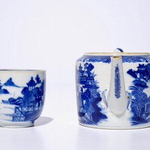 A Chinese blue and white part tea service with landscapes, Qianlong — photo 6