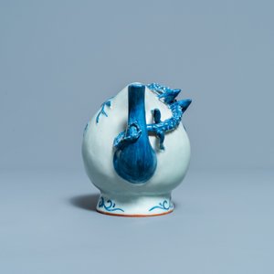 A Chinese blue and white peach-shaped cadogan teapot, 19th C. — 照片 5