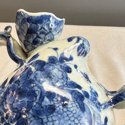 A Chinese blue and white peach-shaped cadogan-type wine pot  — photo 14