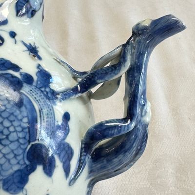 A Chinese blue and white peach-shaped cadogan-type wine pot  — photo 15