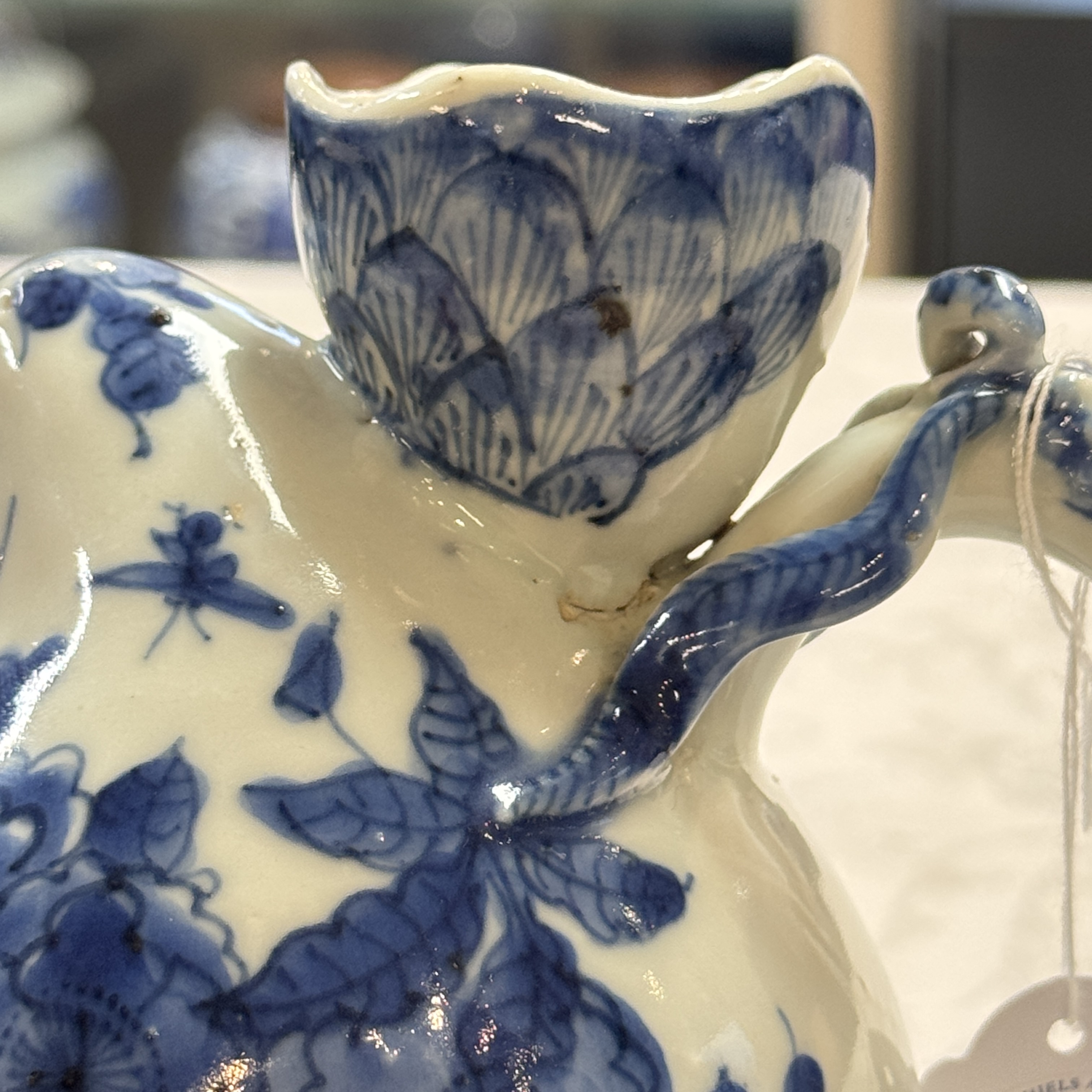 A Chinese blue and white peach-shaped cadogan-type wine pot  — photo 17