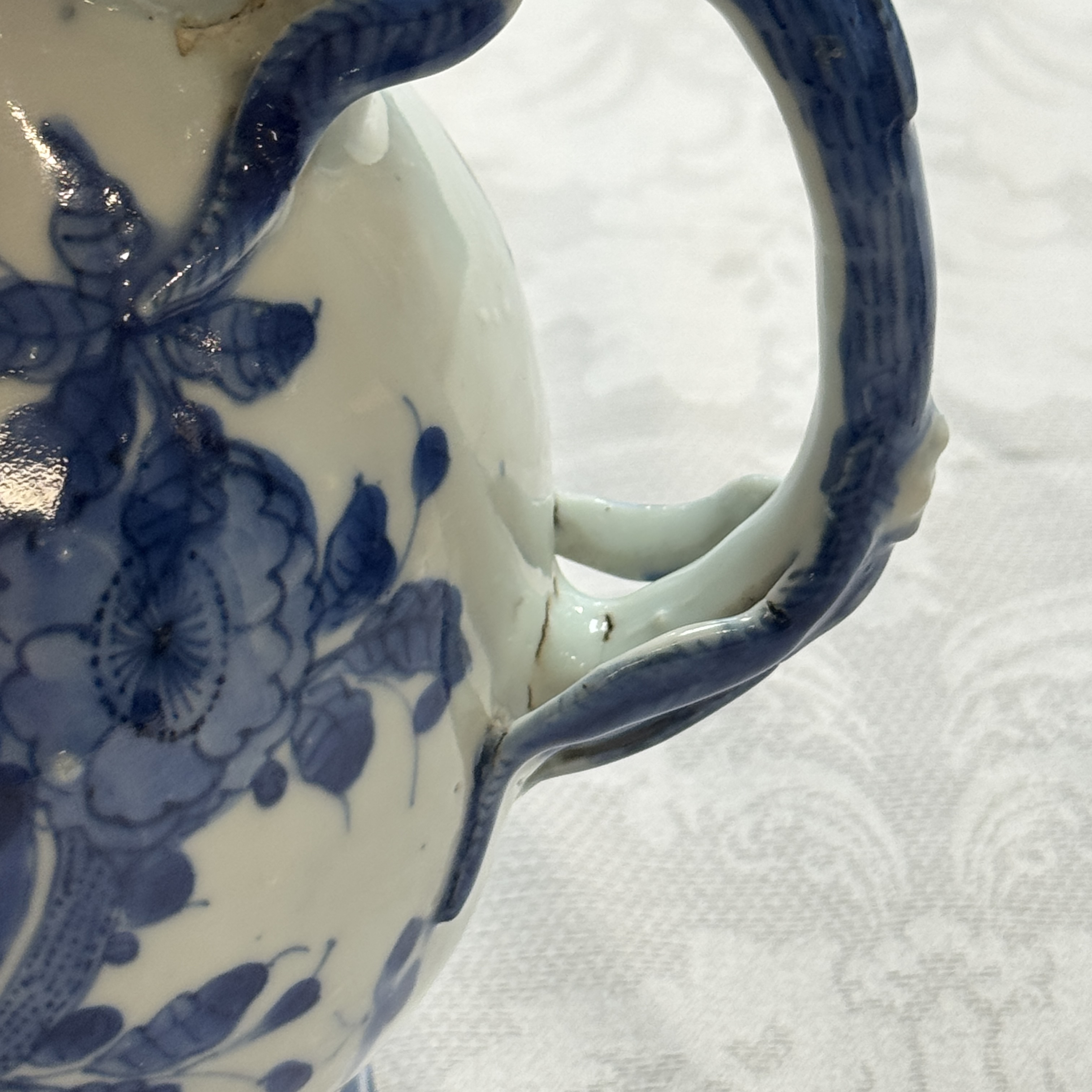A Chinese blue and white peach-shaped cadogan-type wine pot  — photo 18