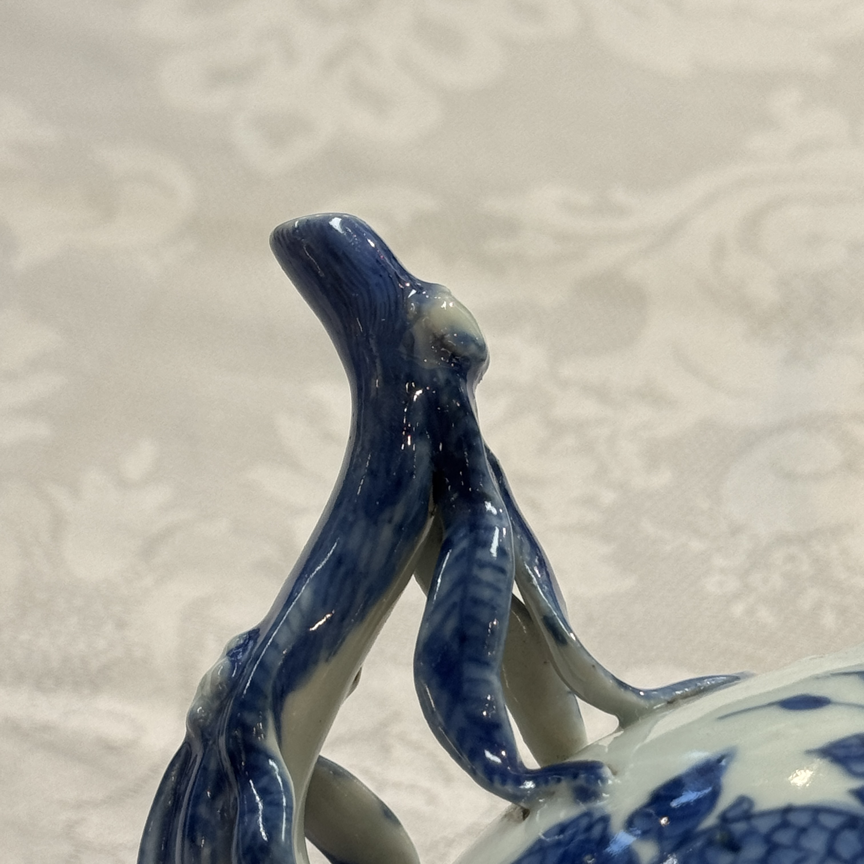 A Chinese blue and white peach-shaped cadogan-type wine pot  — photo 19