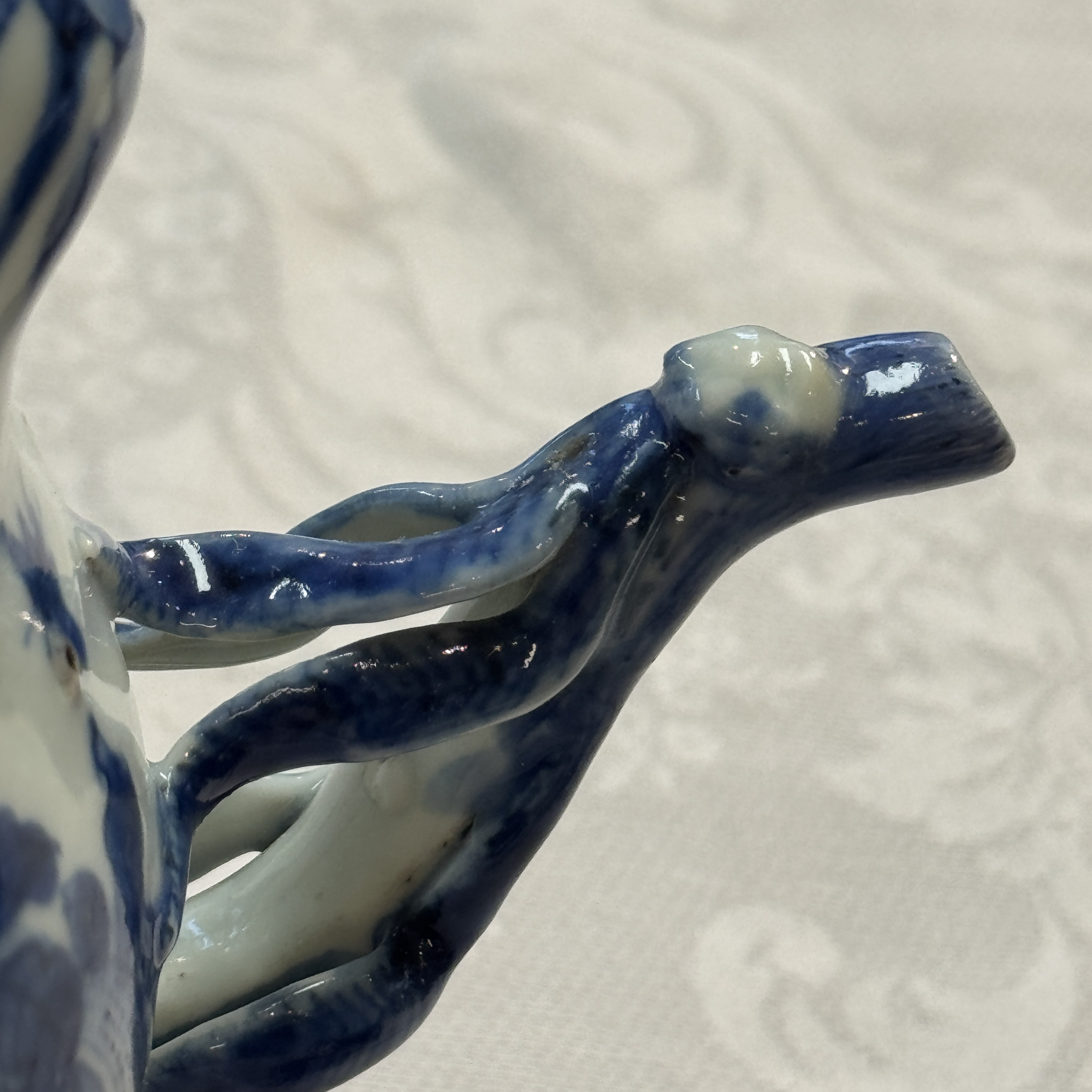 A Chinese blue and white peach-shaped cadogan-type wine pot  — photo 21