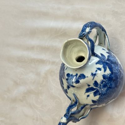 A Chinese blue and white peach-shaped cadogan-type wine pot  — photo 5