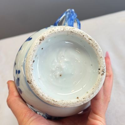 A Chinese blue and white peach-shaped cadogan-type wine pot  — photo 6