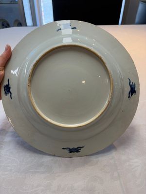 A Chinese blue and white 'peacock border' dish, Kangxi — photo 4