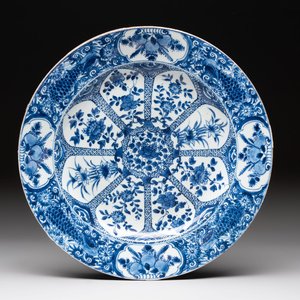 A Chinese blue and white 'peacock border' dish, Kangxi — photo 1