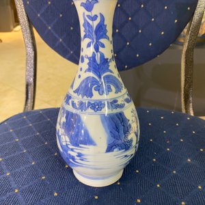 A Chinese blue and white pear-shaped bottle vase, Transitional period — photo 8