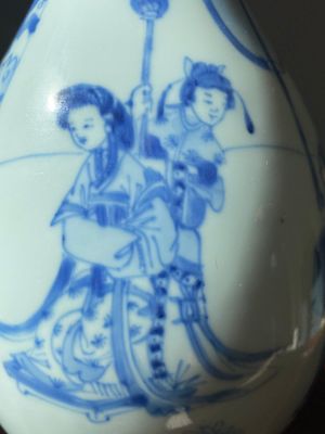 A Chinese blue and white pear-shaped 'narrative subject' vase, Kangxi — 照片 10