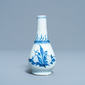 A Chinese blue and white pear-shaped 'poem' vase, Transitional period — photo 1
