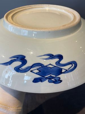 A Chinese blue and white 'peony' dish, Kangxi — photo 7