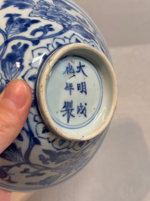 A Chinese blue and white 'peony scroll' bowl, Chenghua mark, Shunzhi/Kangxi — photo 16