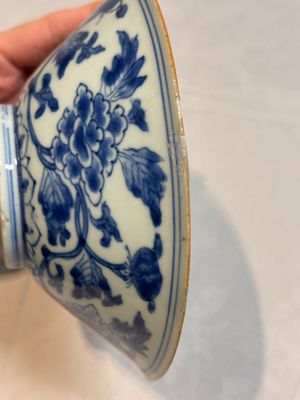 A Chinese blue and white 'peony scroll' bowl, Chenghua mark, Shunzhi/Kangxi — photo 7