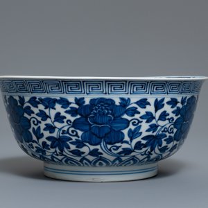 A Chinese blue and white 'peony scroll' bowl, Kangxi — photo 6