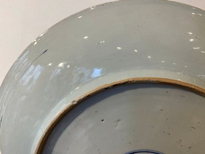 A Chinese blue and white 'peony scroll' dish and a famille verte dish, Kangxi — photo 10