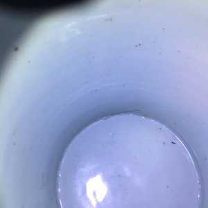 A Chinese blue and white peony scroll vase and cover, Ming, Wanli — photo 18