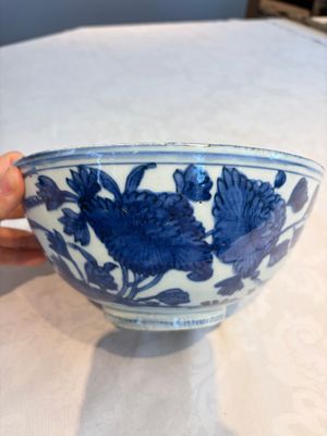 A Chinese blue and white 'Pheasants' bowl, Chenghua mark, late Ming — photo 1