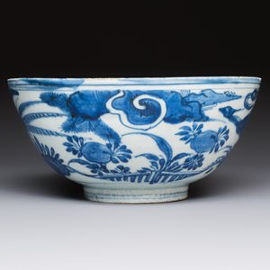 A Chinese blue and white 'Pheasants' bowl, Chenghua mark, late Ming — photo 2