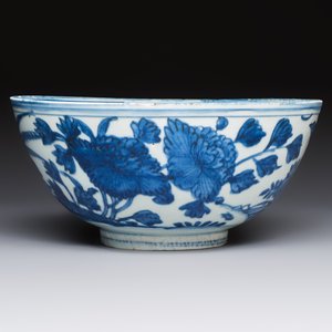 A Chinese blue and white 'Pheasants' bowl, Chenghua mark, late Ming — photo 4