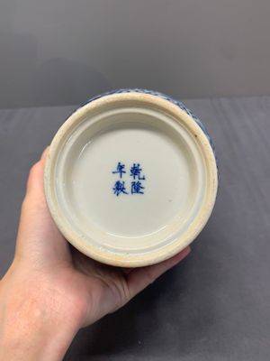A Chinese blue and white 'phoenix and flower scroll' vase, Qianlong mark, 19th C. — photo 10