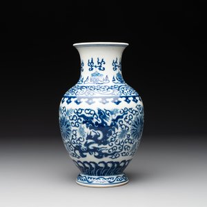 A Chinese blue and white 'phoenix and flower scroll' vase, Qianlong mark, 19th C. — photo 1