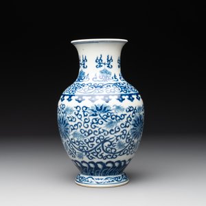 A Chinese blue and white 'phoenix and flower scroll' vase, Qianlong mark, 19th C. — photo 2