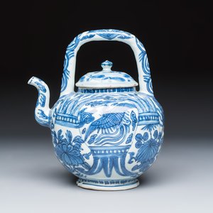 A Chinese blue and white 'Phoenix and Flowers' wine pot — foto 2
