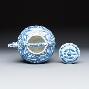 A Chinese blue and white 'Phoenix and Flowers' wine pot — foto 6