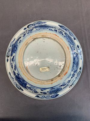 A Chinese blue and white 'phoenix and peonies' dish, Hongzhi/Zhengde — photo 3