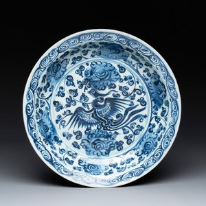 A Chinese blue and white 'phoenix and peonies' dish, Hongzhi/Zhengde — photo 1